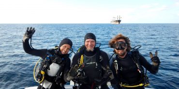 Scuba diving volunteers on boat in St Eustatius