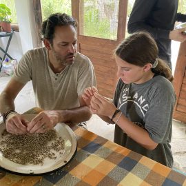 Family volunteering Ecuador