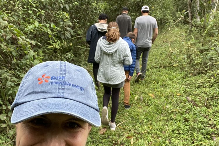 Family volunteers in Ecuador