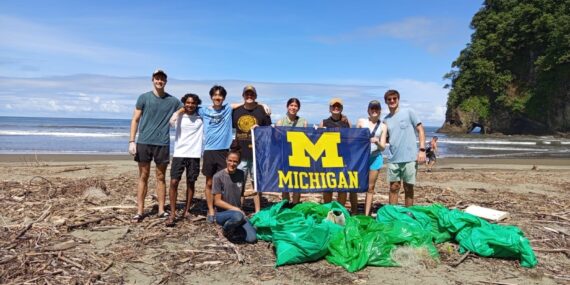 Group of volunteers in Costa Rica from university in the USA