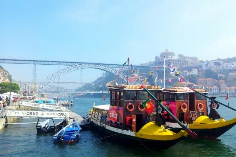 Porto river side boat