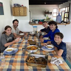 Family volunteering Ecuador