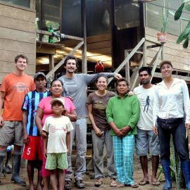 volunteers group picture peru