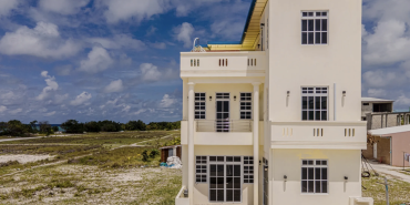 Maldives sea turtle family volunteering